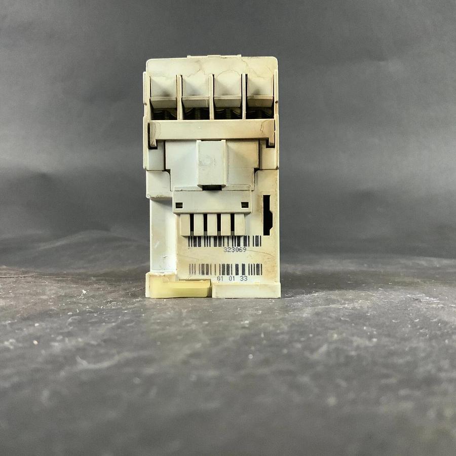 Used ALLEN BRADLEY 100-C09 10 COIL RELAY ($65 0B0)