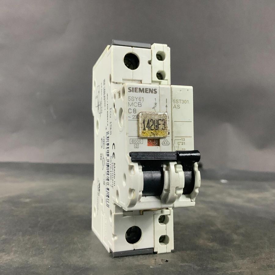 Used SIEMENS 5SY61MCB C8 CIRCUIT BREAKER W/ AS AUX SWITCH ($12 OBO)