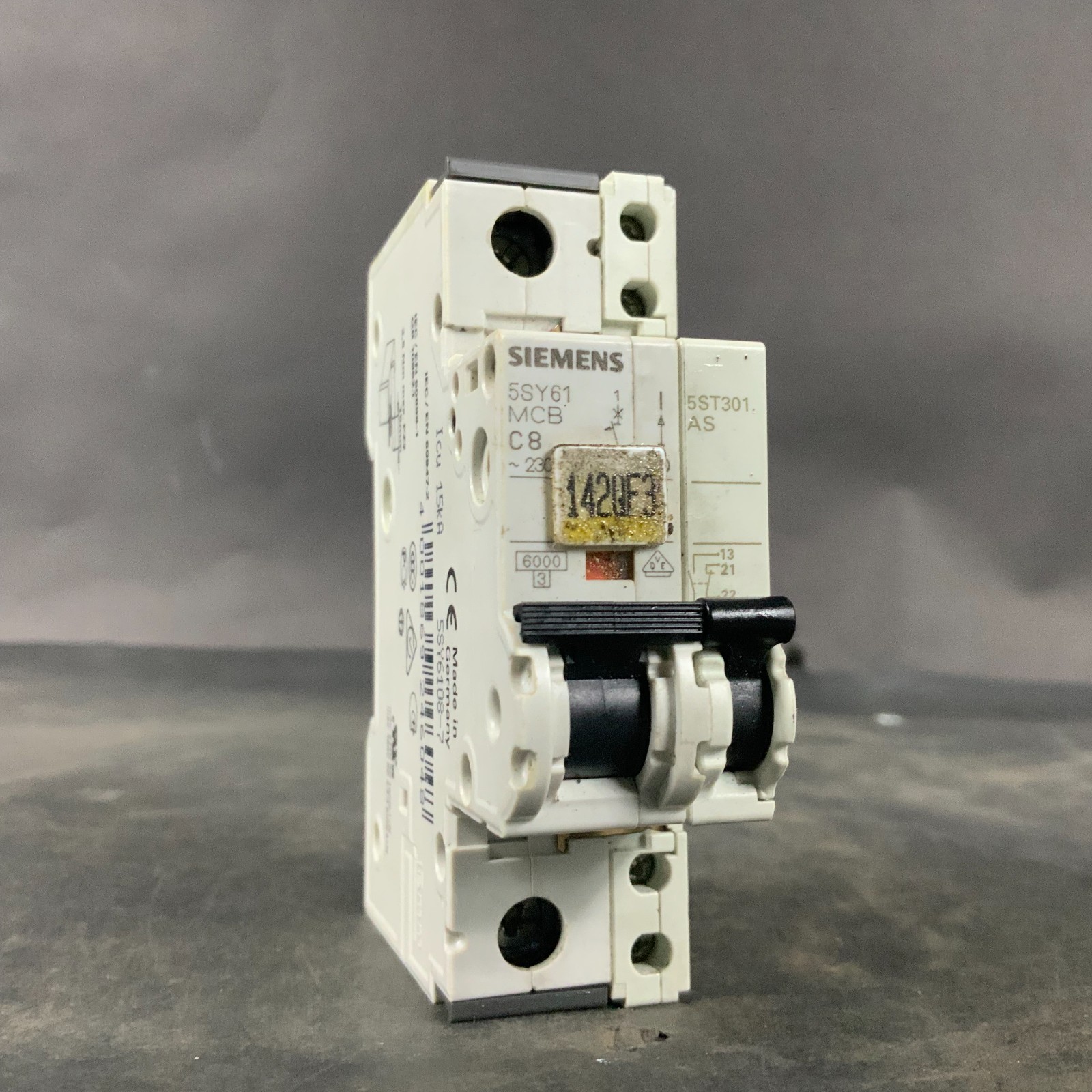 Used SIEMENS 5SY61MCB C8 CIRCUIT BREAKER W/ AS AUX SWITCH ($12 OBO)