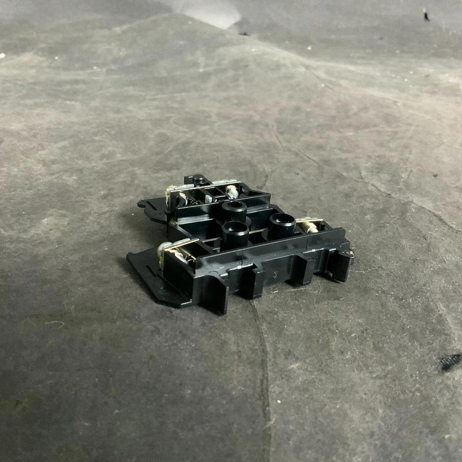 IDEC BNDH15W TERMINAL BLOCK ($3 OBO)