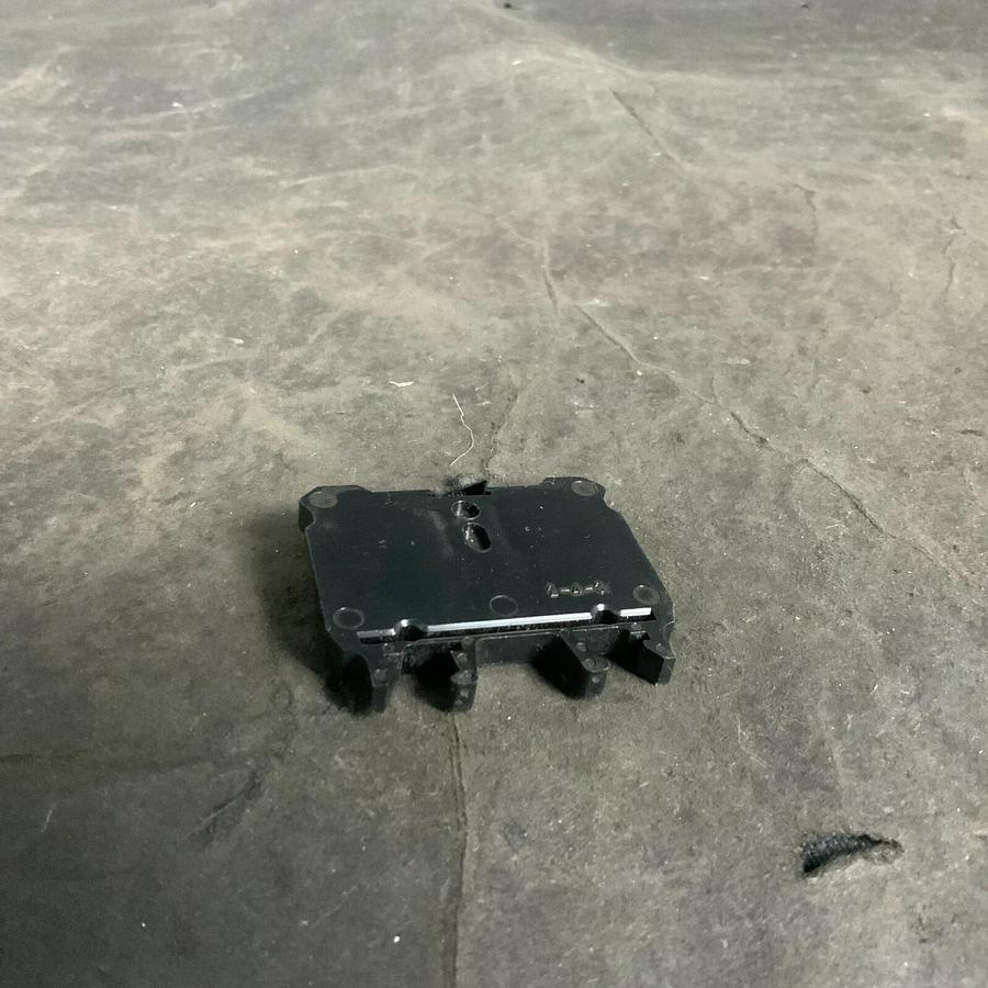 Used IDEC BNE50W END PLATE - SET OF 4 ($5 OBO)