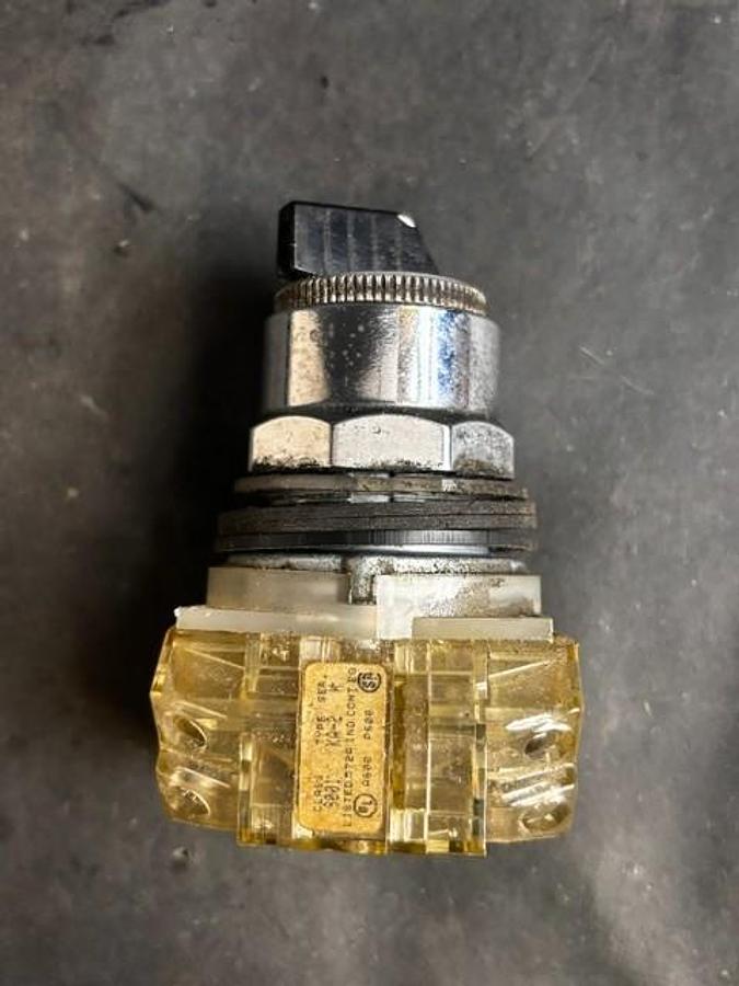 Used SQUARE D 9001KA-2 SERIES H SELECTOR SWITCH ($17 OBO)
