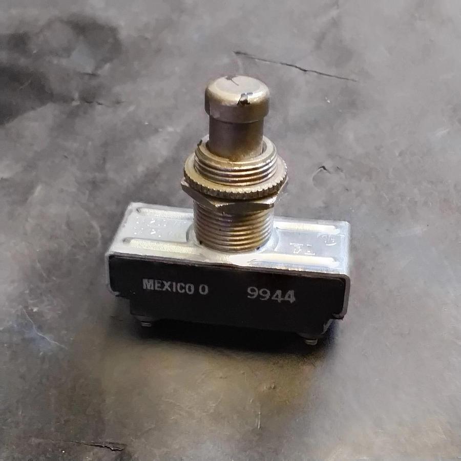 Used CARLING 170 SERIES PUSH BUTTON SWITCH ($8 OBO)