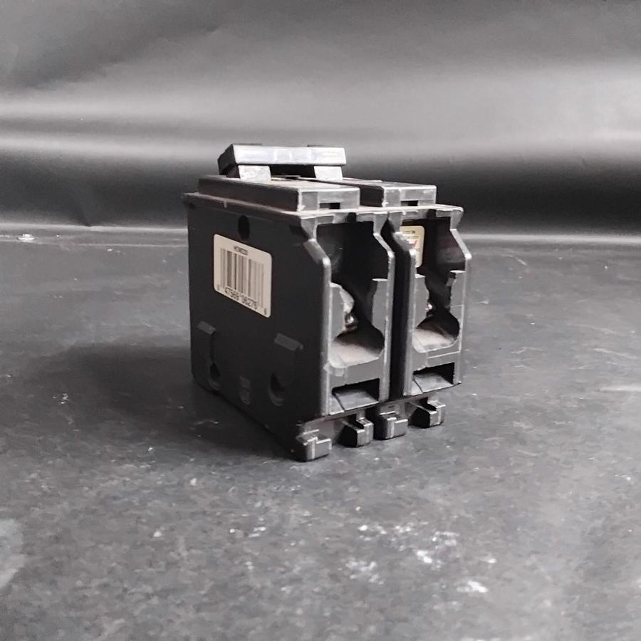 Used SQUARE D HOM 220 CIRCUIT BREAKER ($22 OBO)