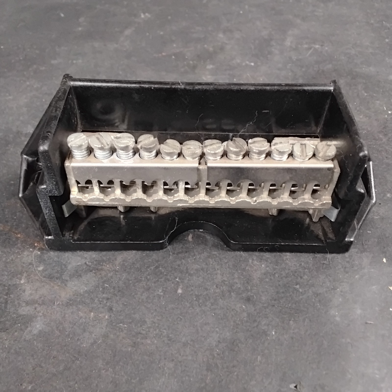 Used ZINSCO 18-POSITION ISOLATED NEUTRAL GROUND BAR ($45 OBO)