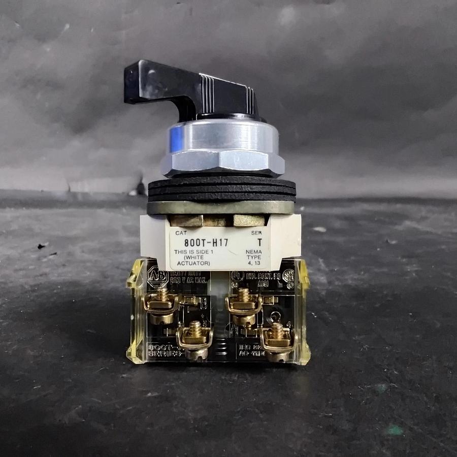 Used ALLEN BRADLEY 800T-H17 SER T SELECTOR SWITCH ($35 OBO)