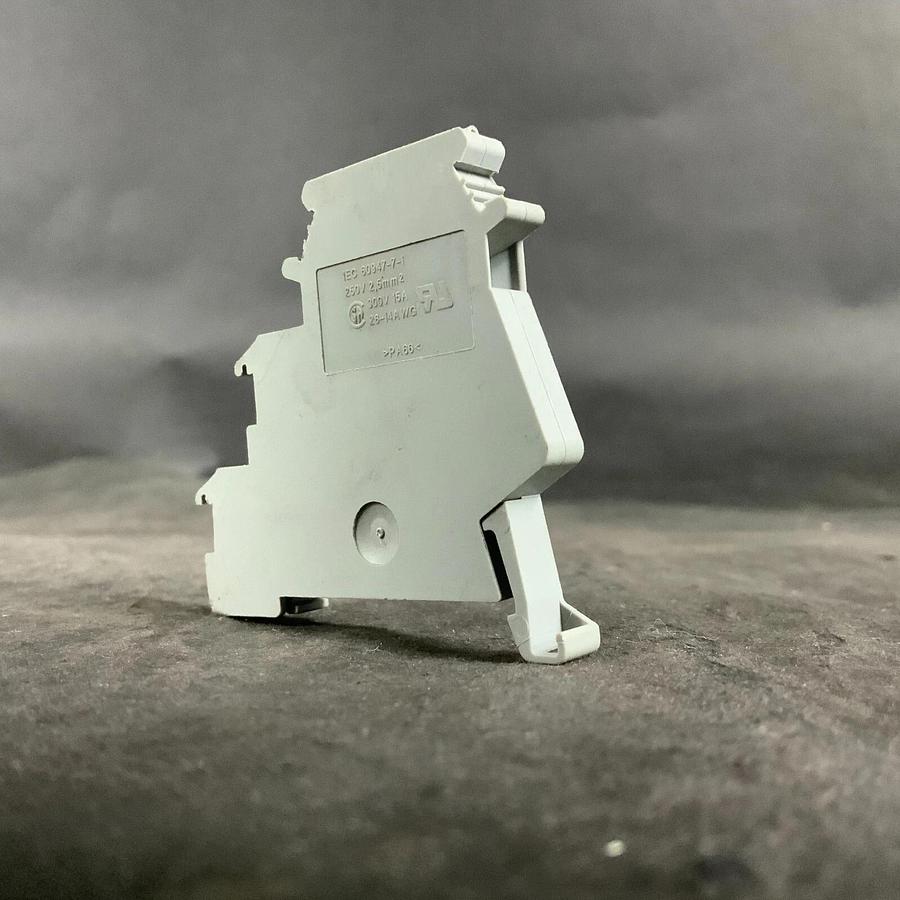 Used PHOENIX CONTACT TYPE DIK 1,5 TERMINAL BLOCK ($6 OBO)