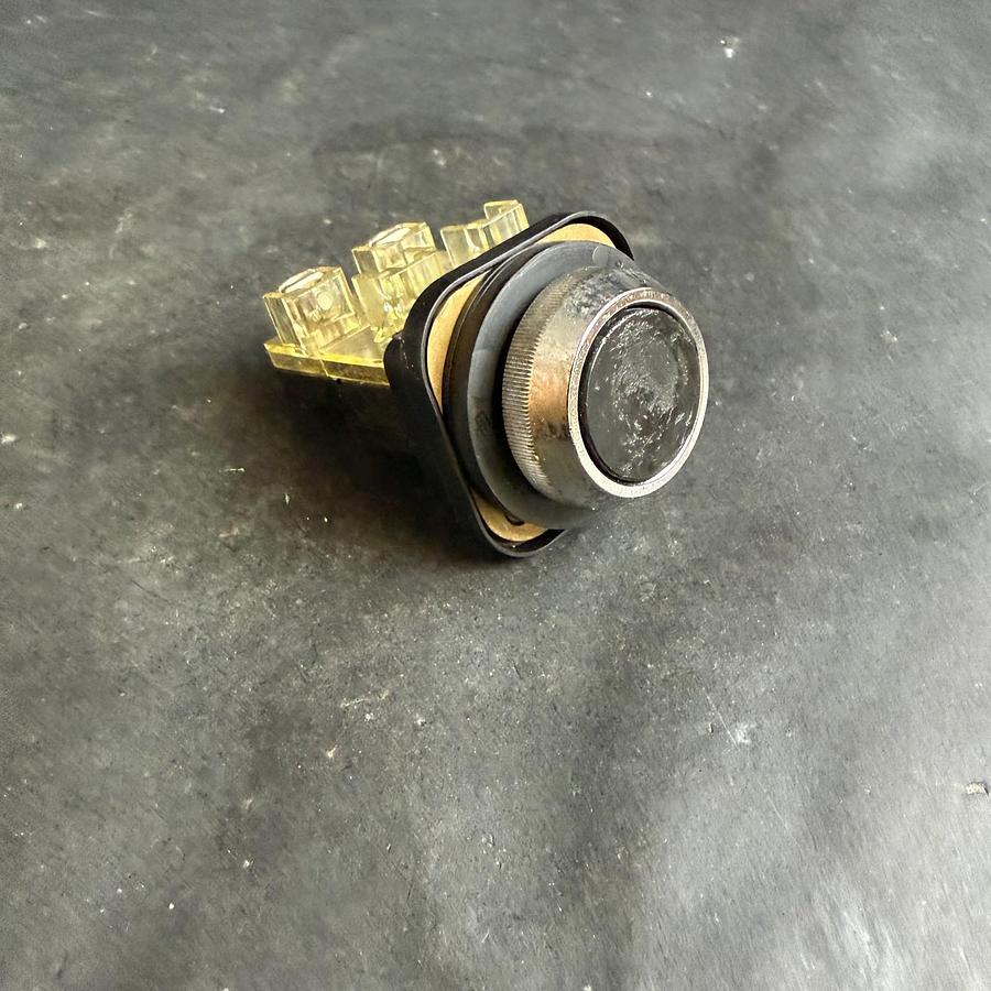 Used TELEMECANIQUE XB2M BLACK PUSHBUTTON ($15 OBO)