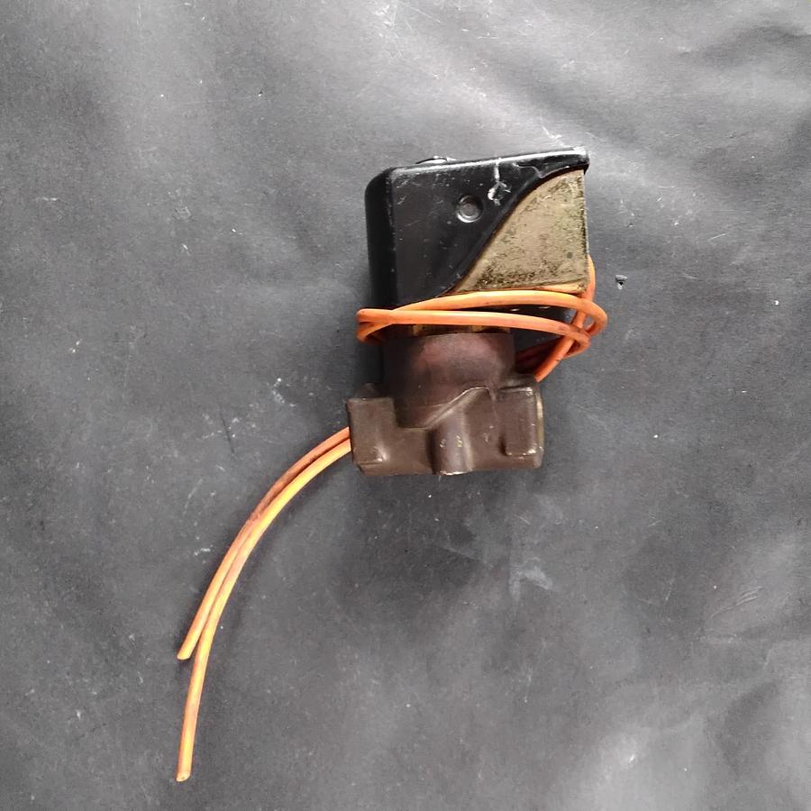 Used PARKER 04F25C2122CAFGC05 SOLENOID VALVE COIL ($5 OBO)
