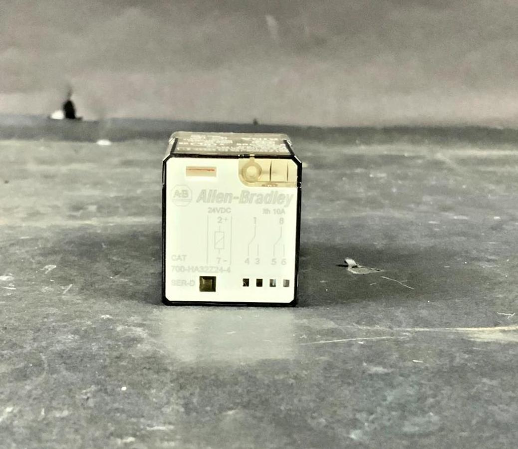 Used ALLEN BRADLEY 700-HA32Z24-4-SERIES D ($13 OBO)
