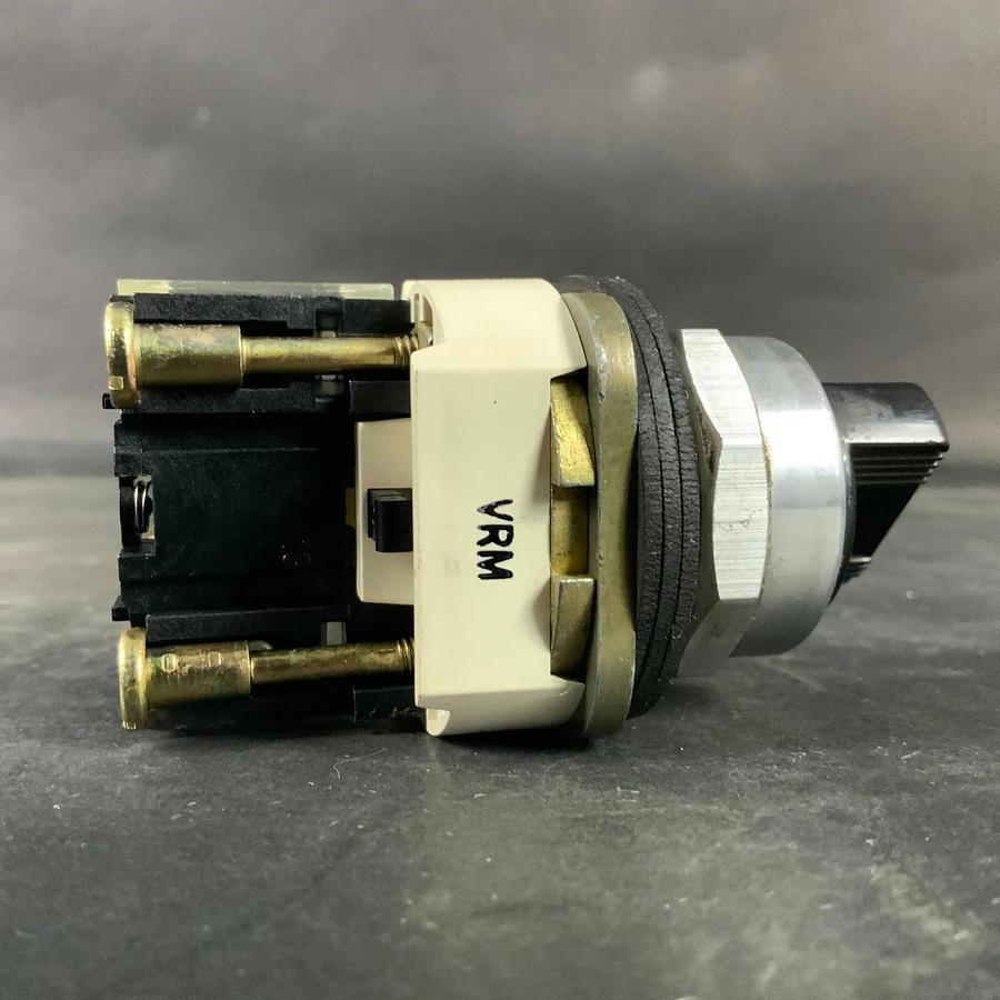 Used ALLEN BRADLEY 800T-J2 SELECTOR SWITCH ($20 OBO)