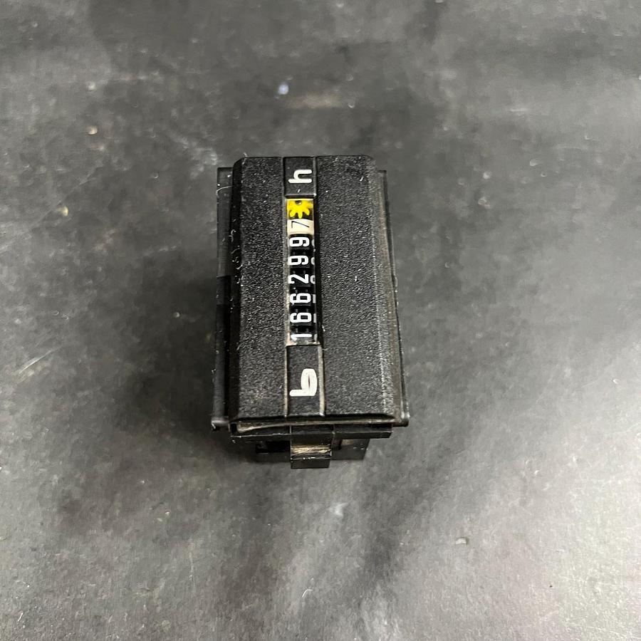 Used BAUSER 1096 HOUR METER ($30 OBO)