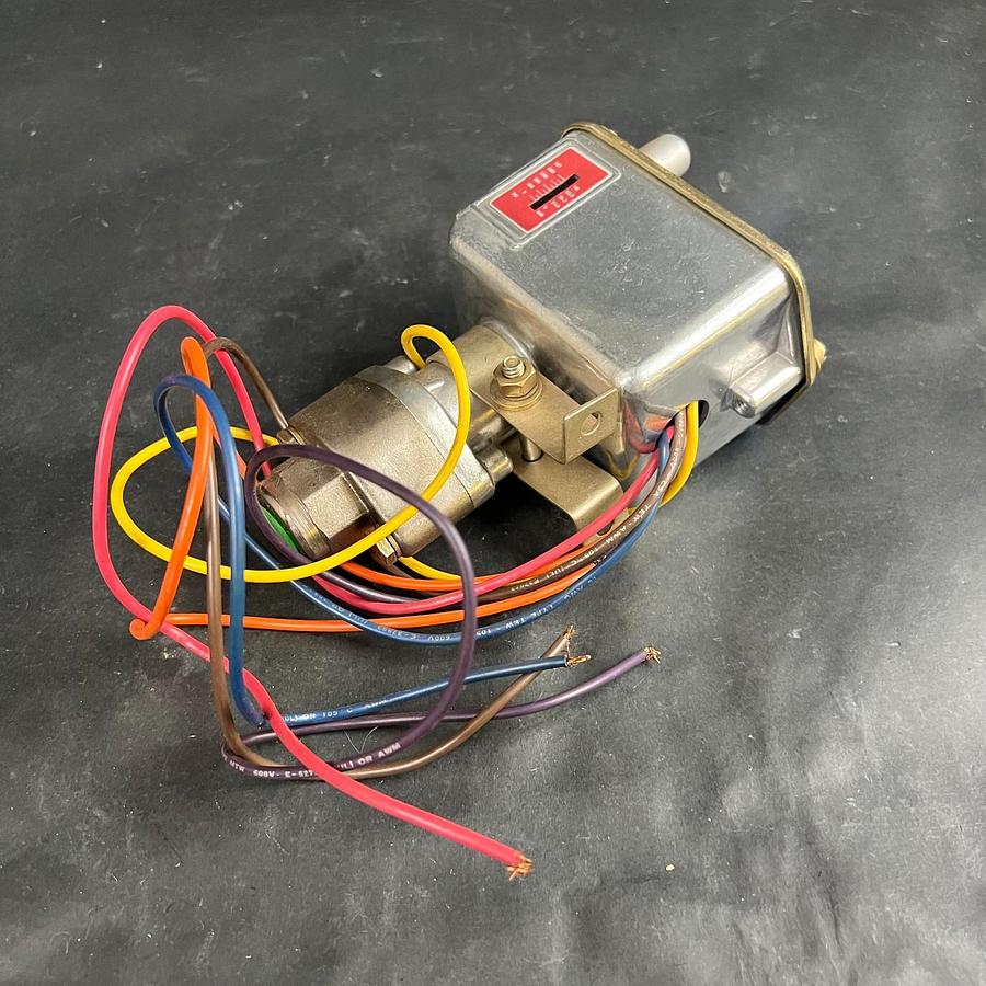 Used BARKSDALE C9622-2 PRESSURE ACTUATED SWITCH ($325 OBO)