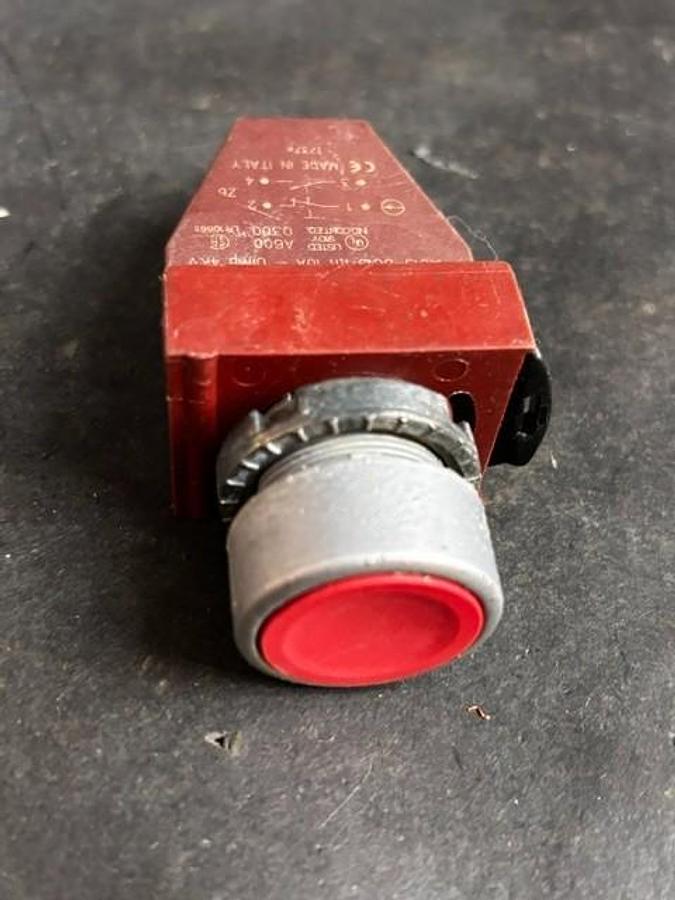 Used GENERAL ELECTRIC 9PB11VN RED PUSHBUTTON ($10 OBO)