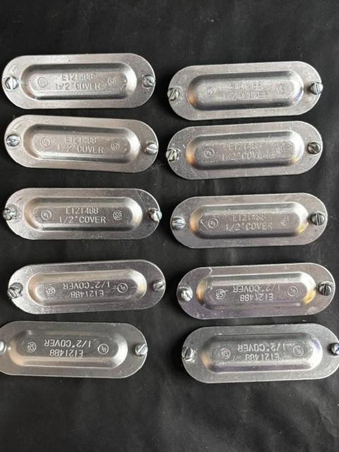 Used LOT OF 10 E121488 1/2-INCH CONDUIT BODY COVERS