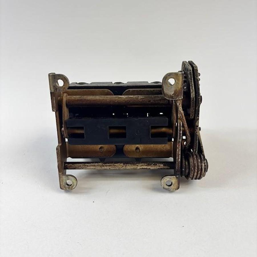 Used ALLEN BRADLEY X-177122 DISCONNECT SWITCH