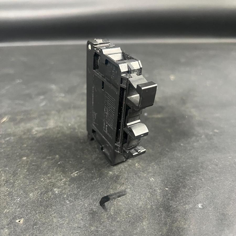 Used ENTRELEC FEM13U TERMINAL BLOCK ($6 OBO)