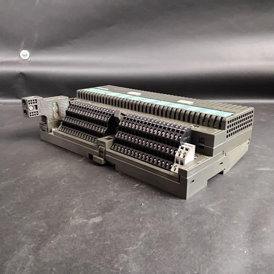 Used SIEMENS ET200B-24DI/8DO CONTROLLER MODULE ($125 OBO)