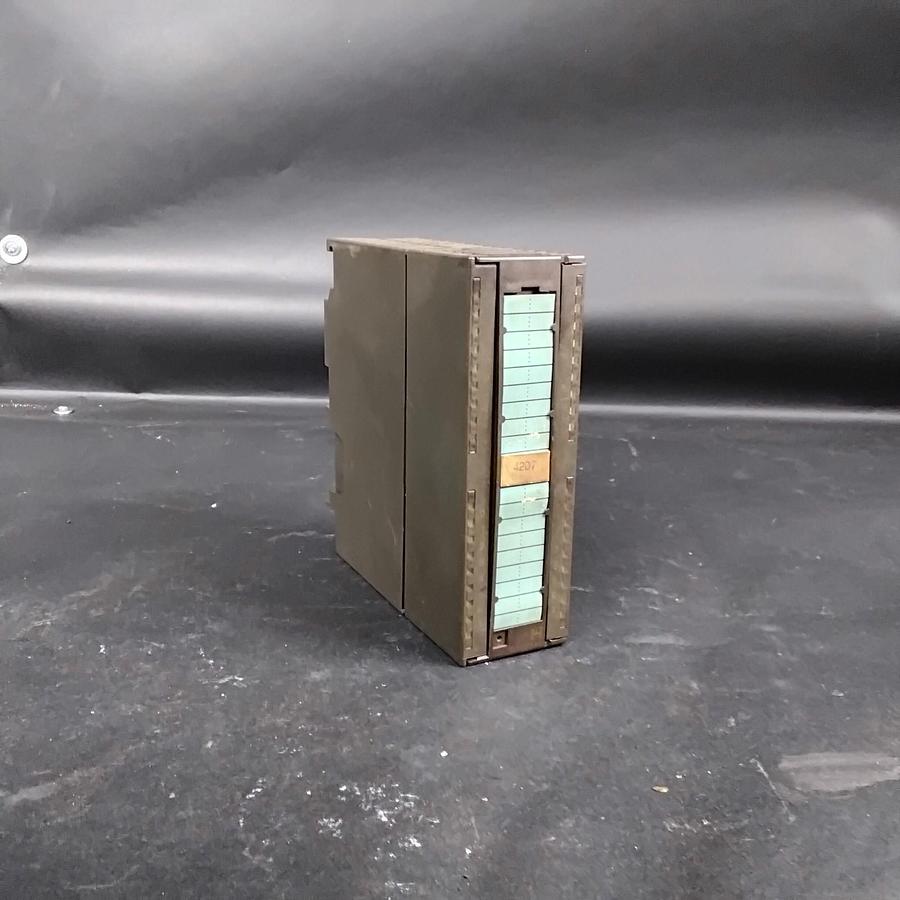 Used SIEMENS S7 6ES7 322-1BL00-0AA0 OUTPUT MODULE ($18 OBO)