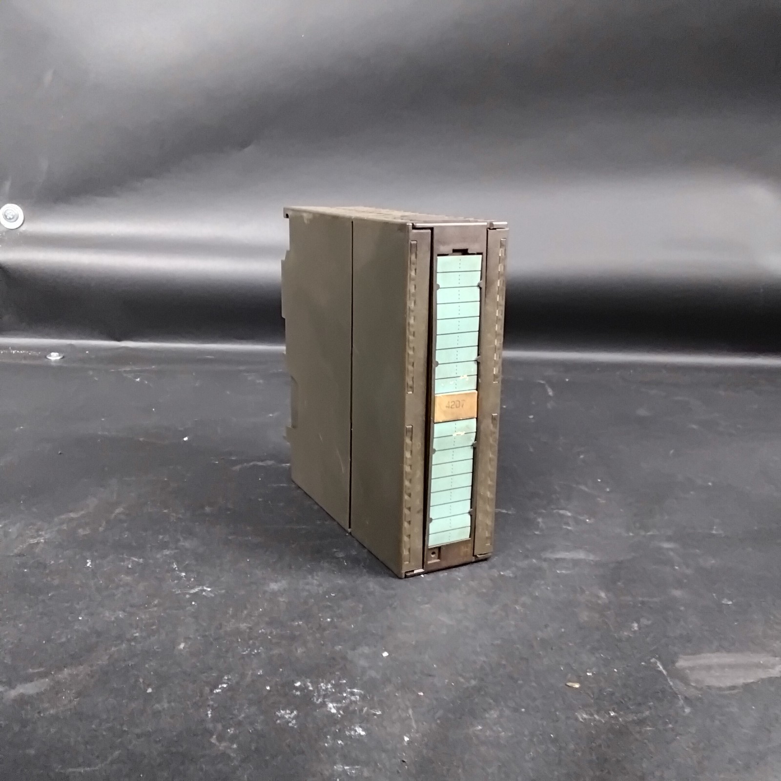 Used SIEMENS S7 6ES7 322-1BL00-0AA0 OUTPUT MODULE ($18 OBO)