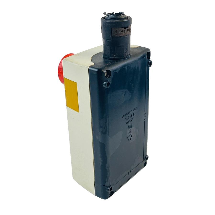 Used SIEMENS 3SB38 CONTROL STATION PUSHBUTTON ENCLOSURE 2 PUSHBUTTONS 1 E-STOP