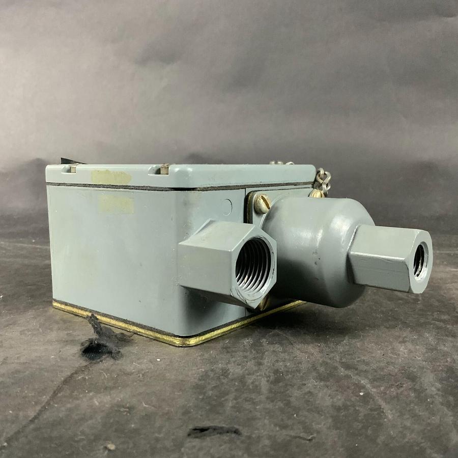 Used ALLEN BRADLEY 836T-T253J PRESSURE CONTROL SWITCH ($75 OBO)