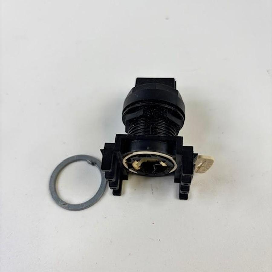 Used CUTLER-HAMMER E22XBF1 SELECTOR SWITCH
