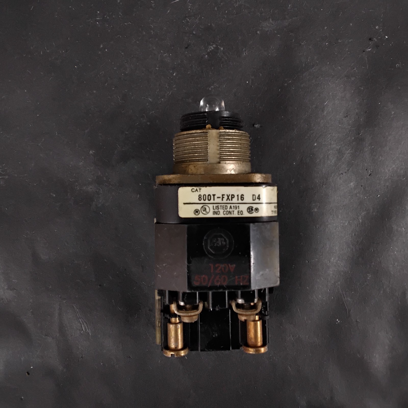 Used ALLEN BRADLEY 800T-FXP16D4 SERIES T PUSHBUTTON - NO LENS ($15 OBO)