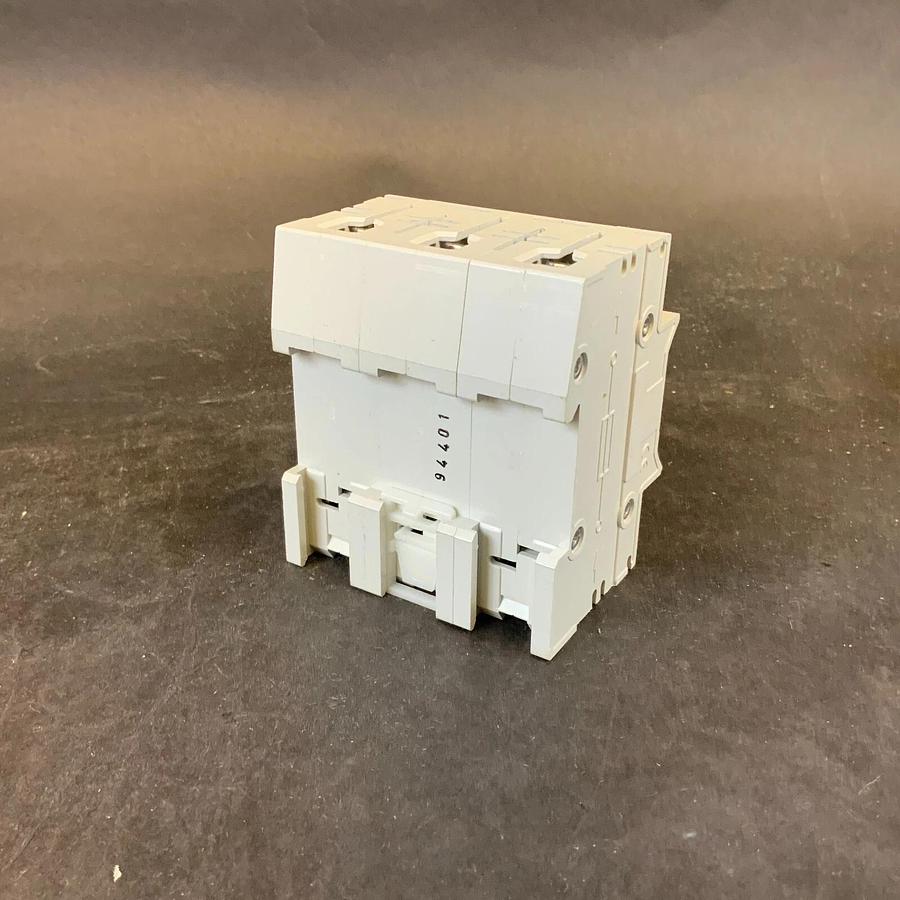 Used FERRAZ SHAWMUT LINDNER 1734 D01 NEOZED FUSE BASE ($25 OBO)