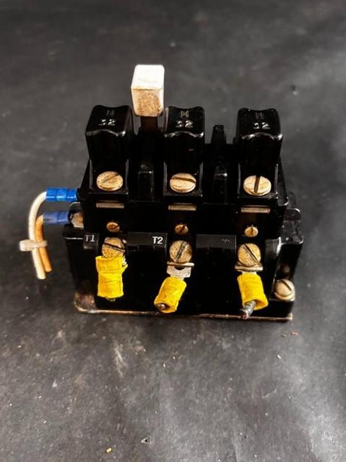 Used ALLEN BRADLEY X-243981 OVERLOAD RELAY
