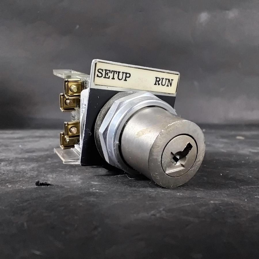 Used ALLEN BRADLEY 800T-H33 SERIES T SELECTOR SWITCH ($20 OBO)