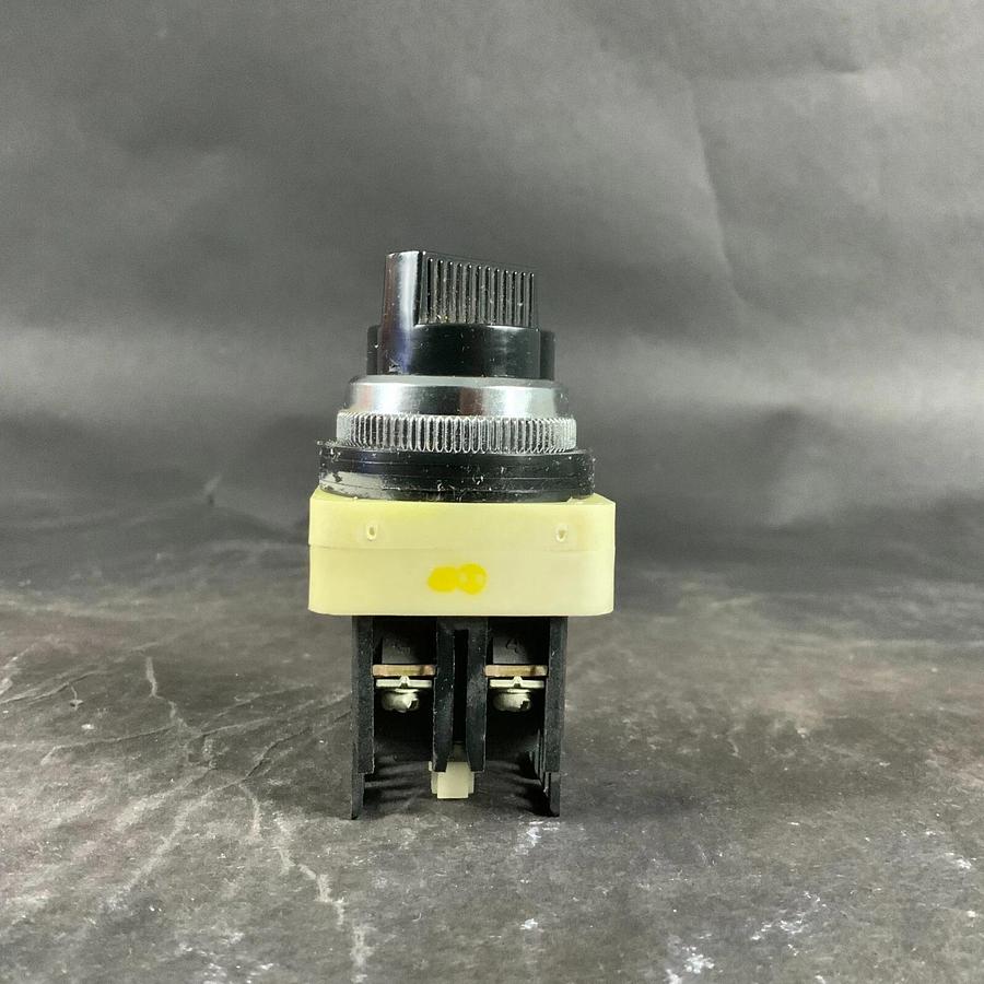 FUJI AH30-P2 SELECTOR SWITCH ($15 OBO)