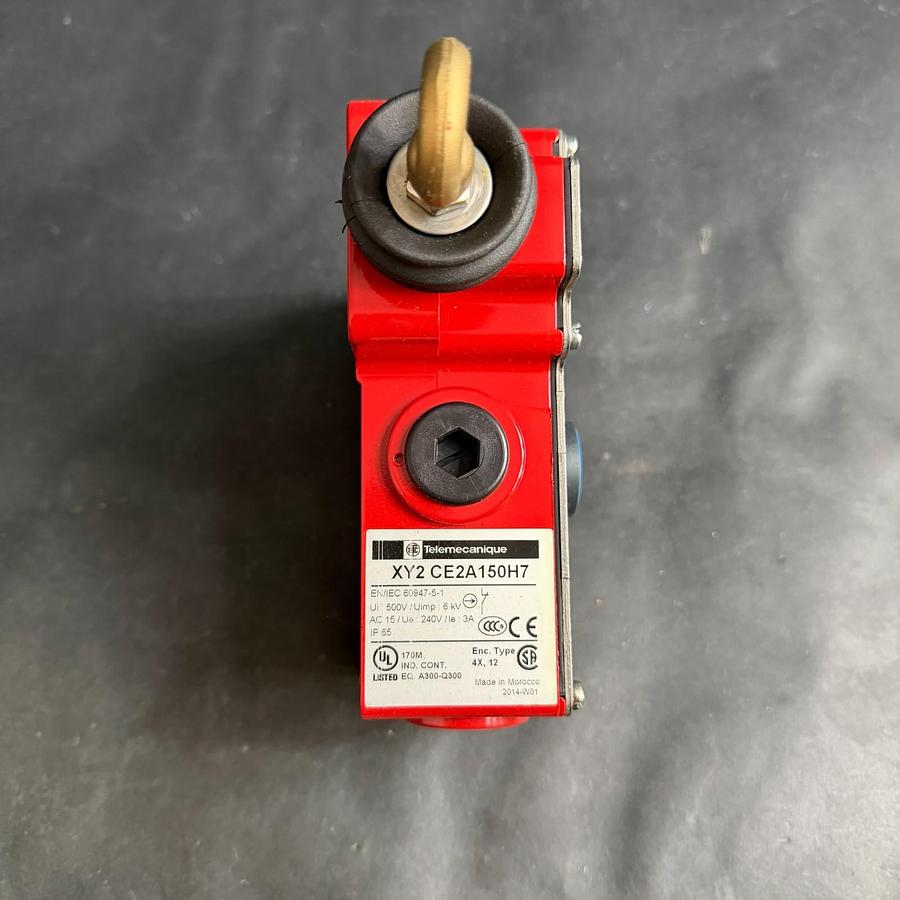 Used TELEMECANIQUE XY2-CE2A150H7 CABLE PULL SWITCH ($225 OBO)
