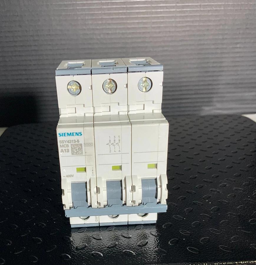 SIEMENS 5SY4313-5 ($105.59/EACH OBO)