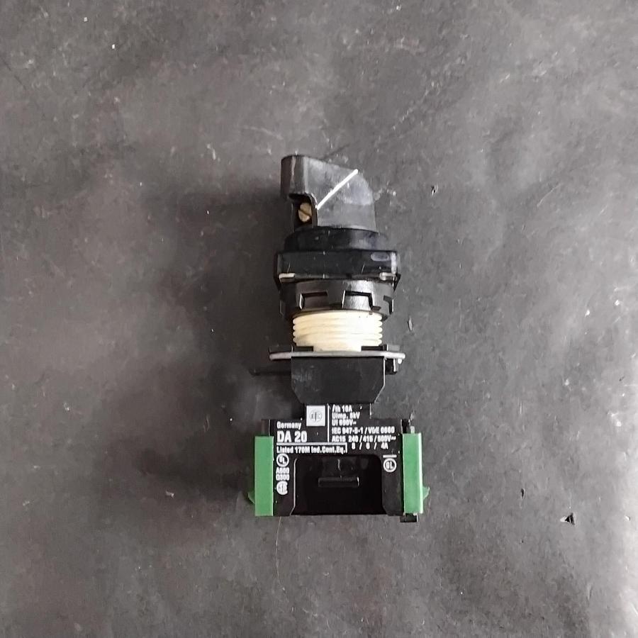 Used TELEMECANIQUE DA20 BLACK SELECTOR SWITCH ($19 OBO)