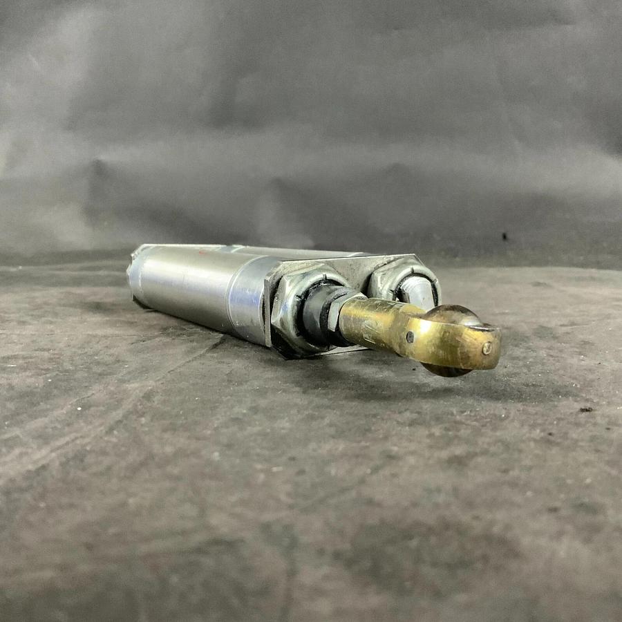 Used BIMBA 092-DP PNEUMATIC CYLINDER ($90 OBO)