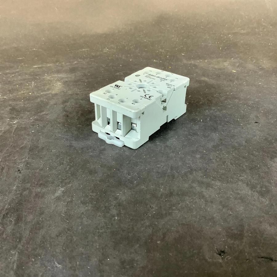 Used ALLEN BRADLEY 700-HN100 D RELAY SOCKET ($7 OBO)