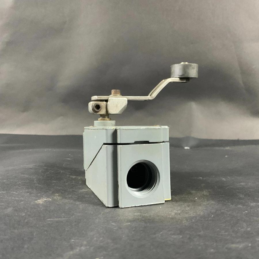 Used ALLEN BRADLEY 802T-AMP SERIES F LIMIT SWITCH ($70 OBO)