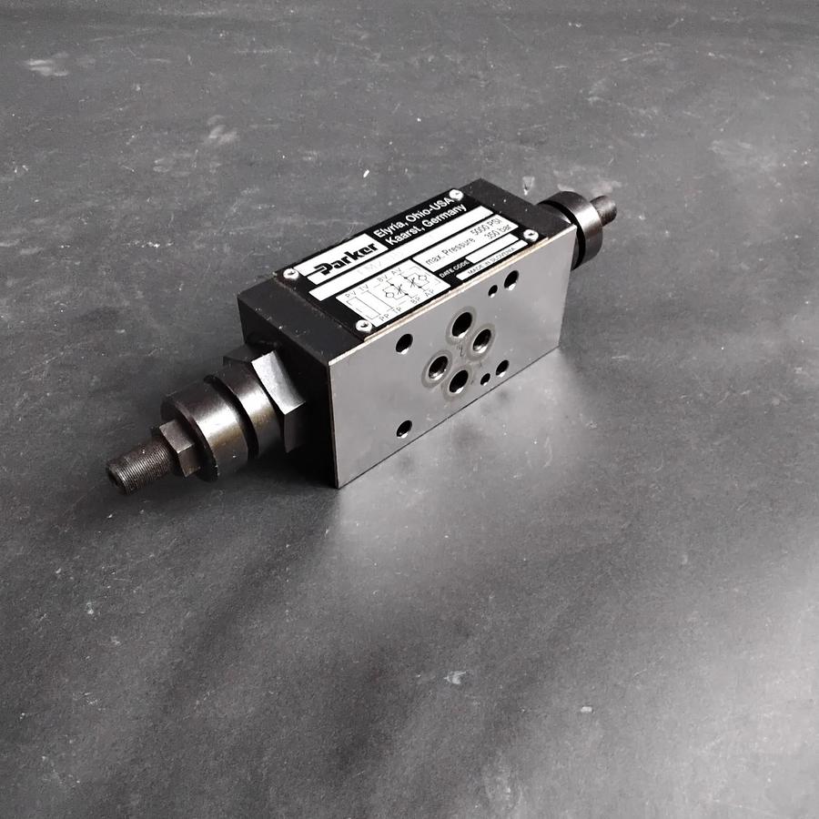 Used PARKER FM2DDDSV55 HYDRAULIC VALVE ($60 OBO)