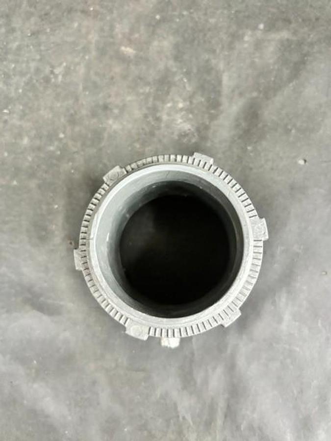 Used BRIDGEPORT 3-1/2" FE+AL EMT RIGID CONNECTOR