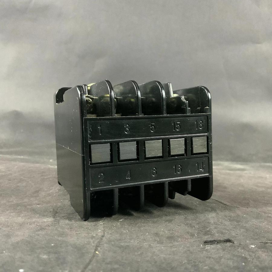 FUJI ELECTRIC SRC3631-5-1 MAGNETIC CONTACTOR ($60 OBO)