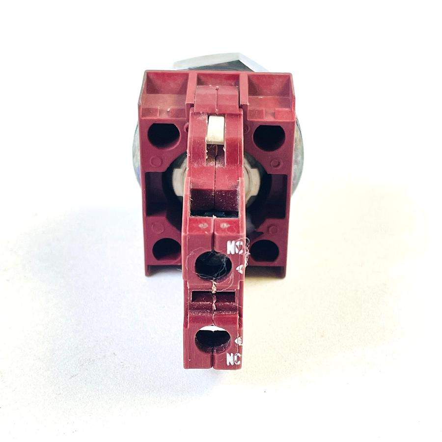 Used SIEMENS P30PBFR P30CB01 22MM PUSHBUTTON SWITCH RED FLUSH 1NC 10A 600V HEAVY DUTY