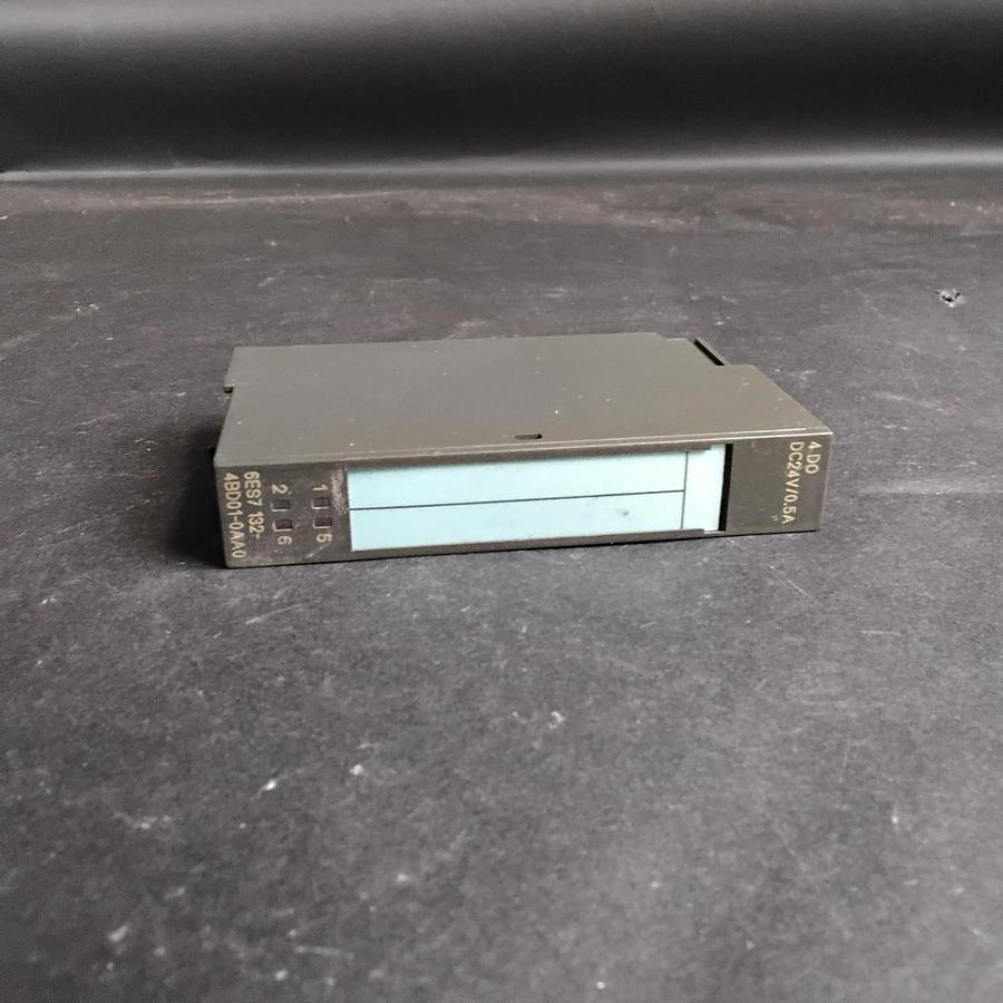 Used SIEMENS 6ES7 132-4BD01-0AA0 OUTPUT MODULE ($15 OBO)