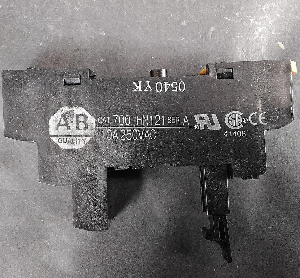 Used ALLEN -BRADLEY RELAY SOCKET CAT 700-HN121 SERIES A ($12 OBO)
