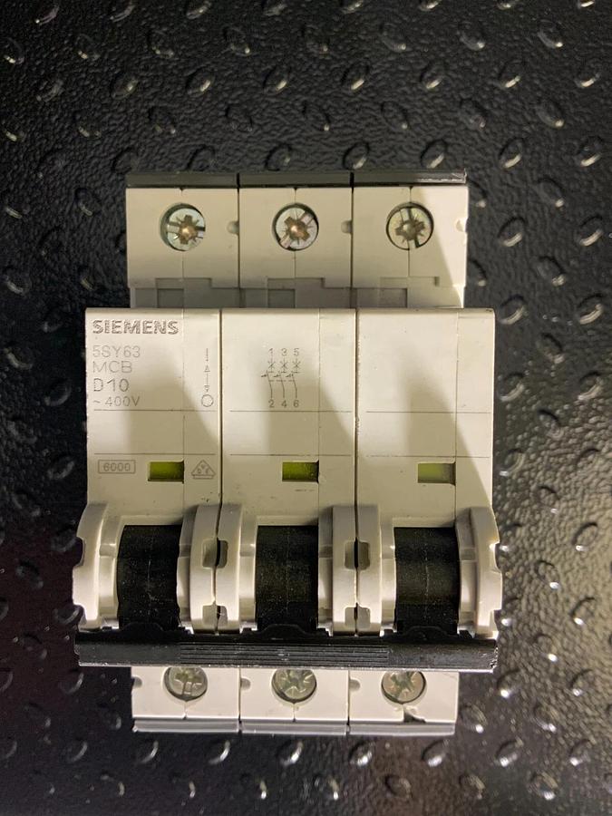 Used SIEMENS 5SY6310-8 ($98.99/EACH OBO)