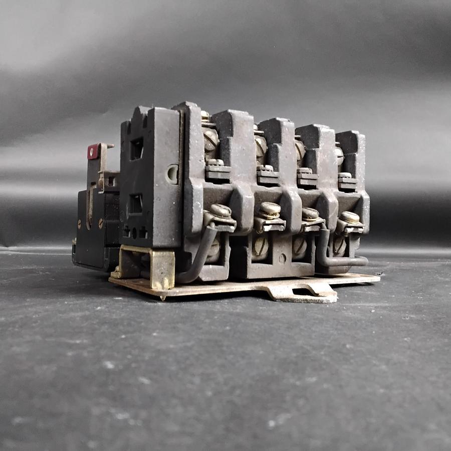 Used SQUARE D 8536 TYPE C0-3 MOTOR STARTER ($40 OBO)