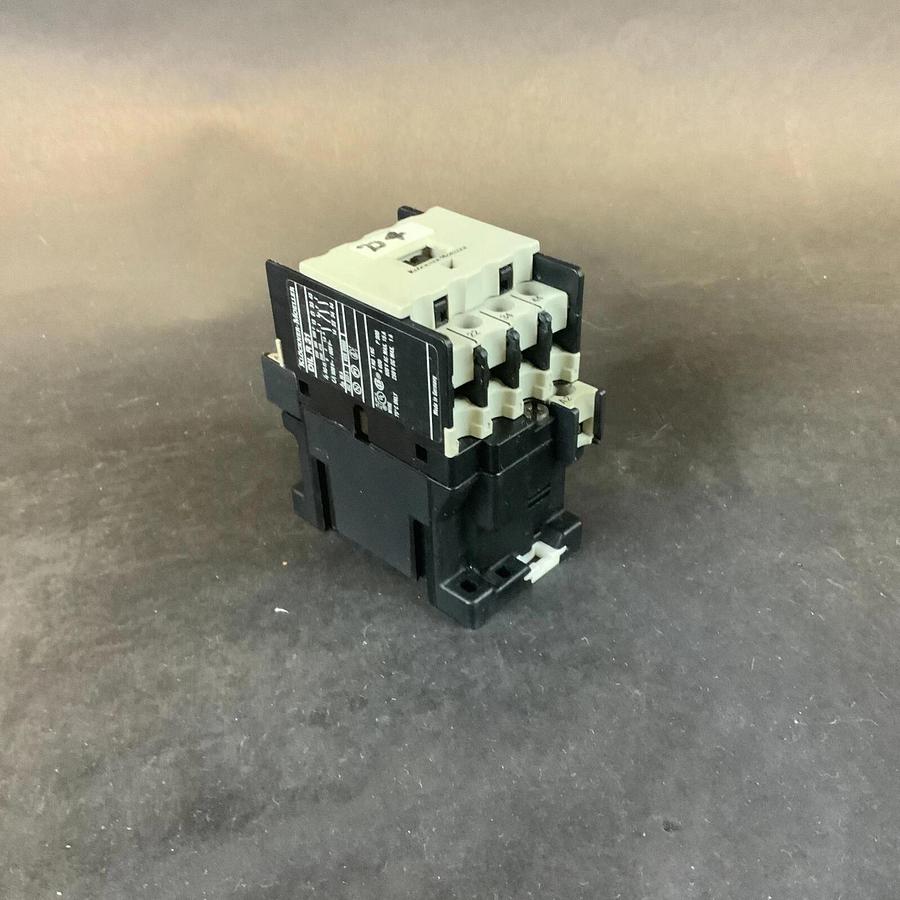 Used MOELLER DIL R31 110-120V CONTACTOR ($20 OBO)