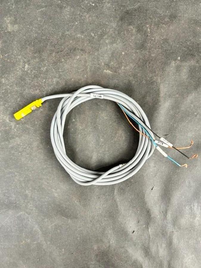 Used TURCK 4685746 MAGNETIC FIELD SENSOR