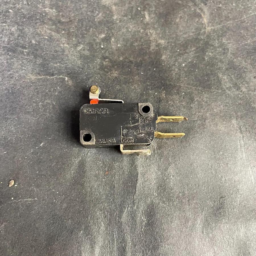 Used OMRON V-165-1C5 MICRO SWITCH
