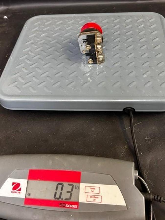 Used ALLEN BRADLEY 800T-FRXTQH24RA1 PUSHBUTTON SWITCH ($15 OBO)